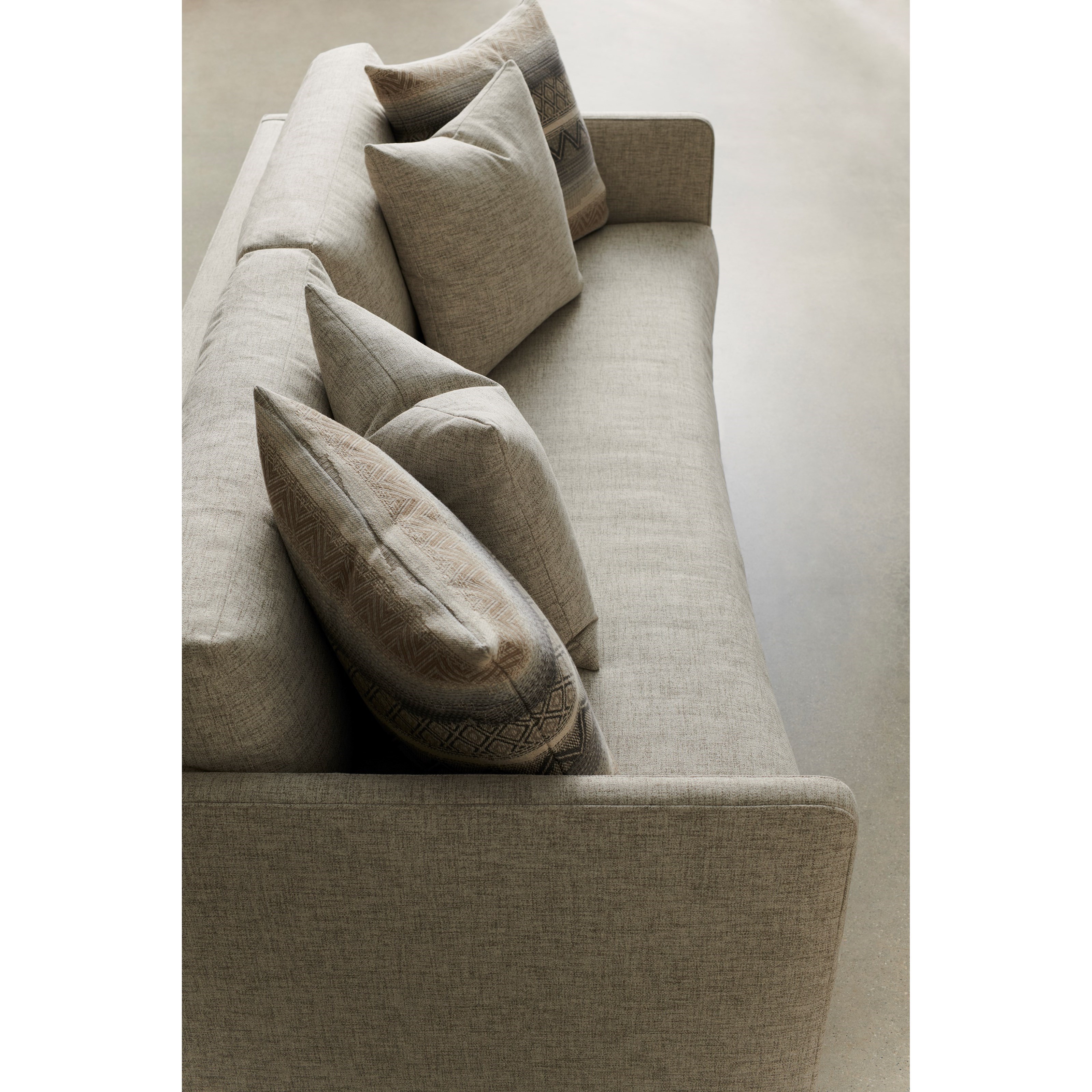 Vanguard Furniture Wynne Ease 806178021 Small Scale Bench Seat Sofa